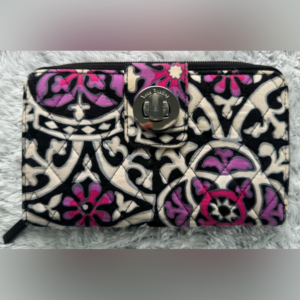 EUC Vera Bradley Turn key wallet/wristlet